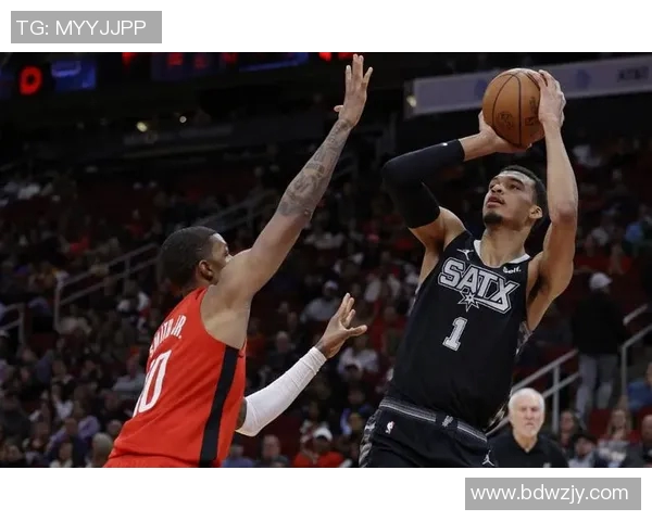 马刺队再度选择摆烂波波维奇因轮休主力被罚款引发热议